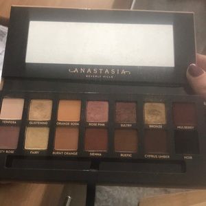 Anastasia Soft Glam Palette